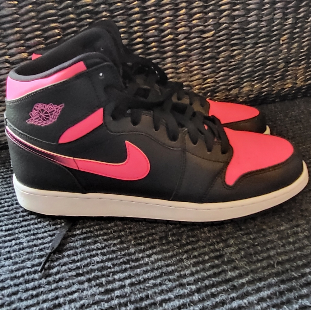 Nike/Jordan Retro 1s